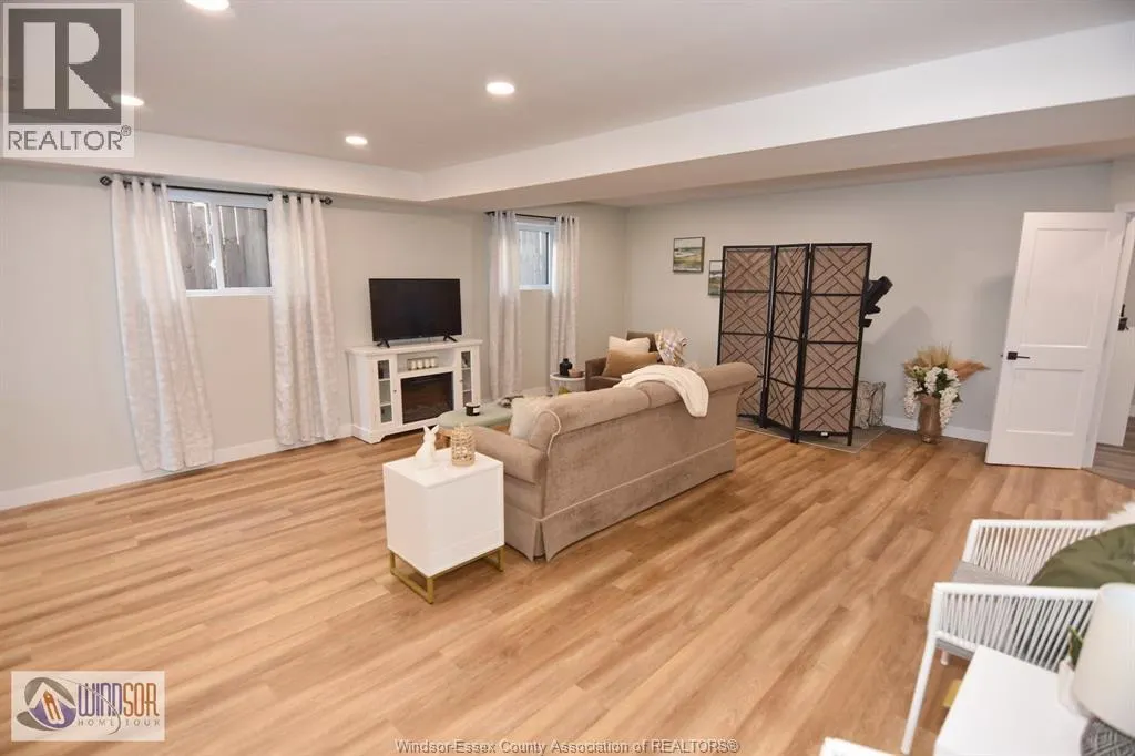 48 KINGSBRIDGE DRIVE