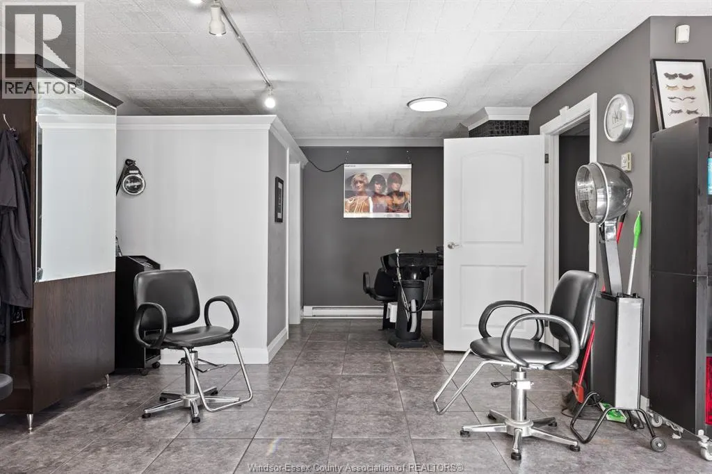 380 TECUMSEH ROAD West