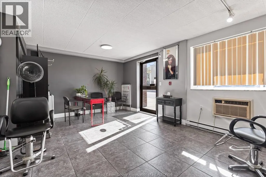 380 TECUMSEH ROAD West
