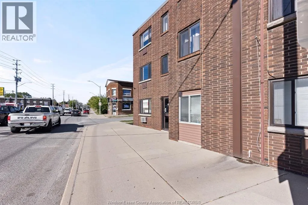 380 TECUMSEH ROAD West