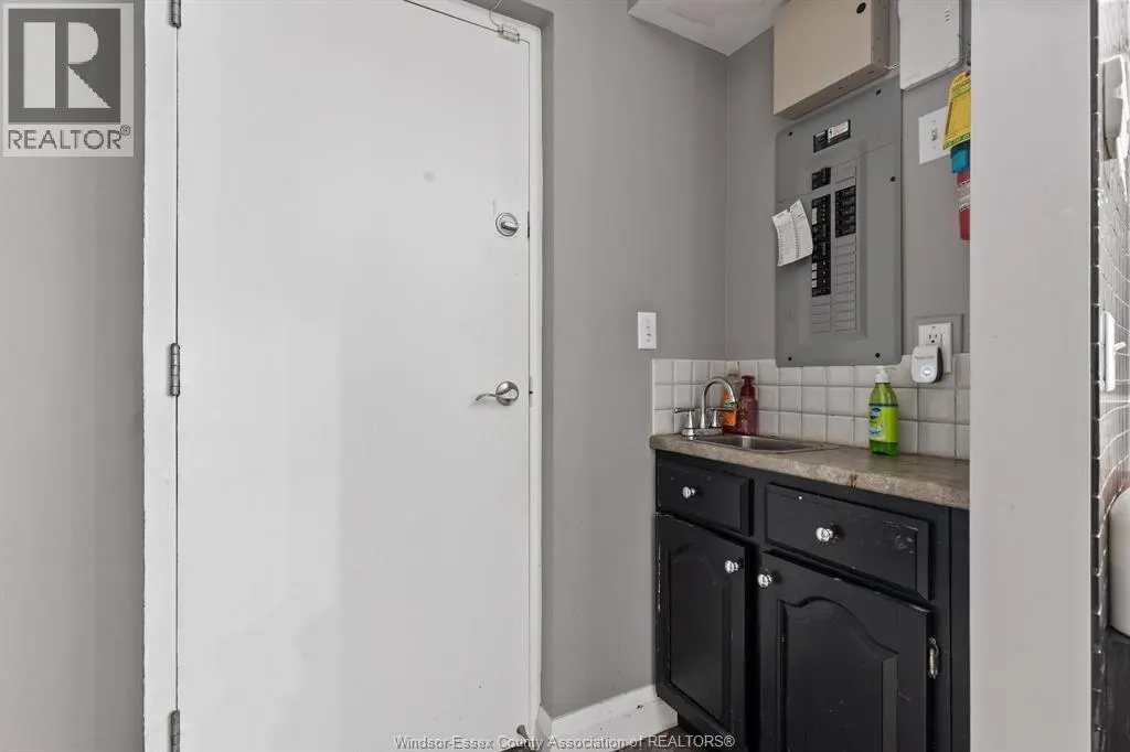 380 TECUMSEH ROAD West