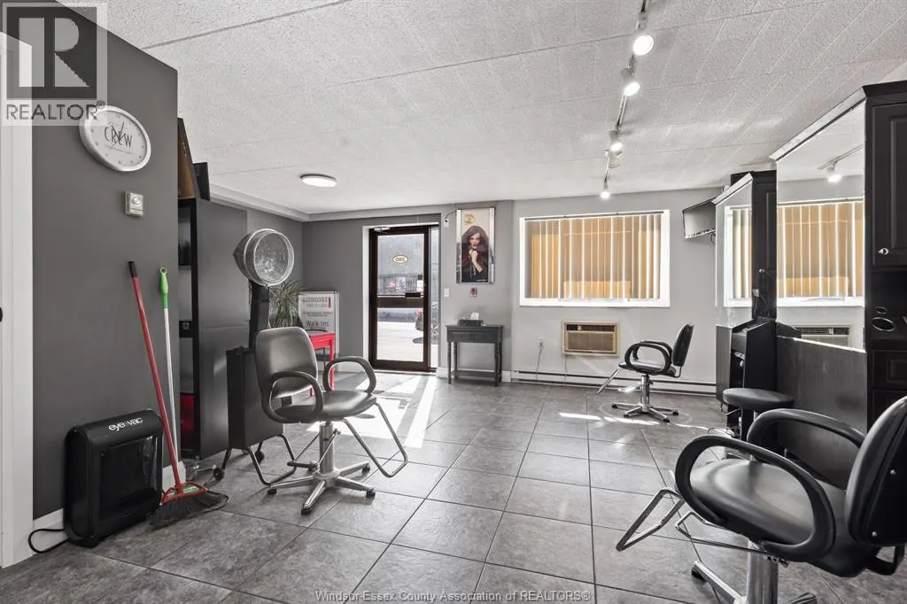 380 TECUMSEH ROAD West