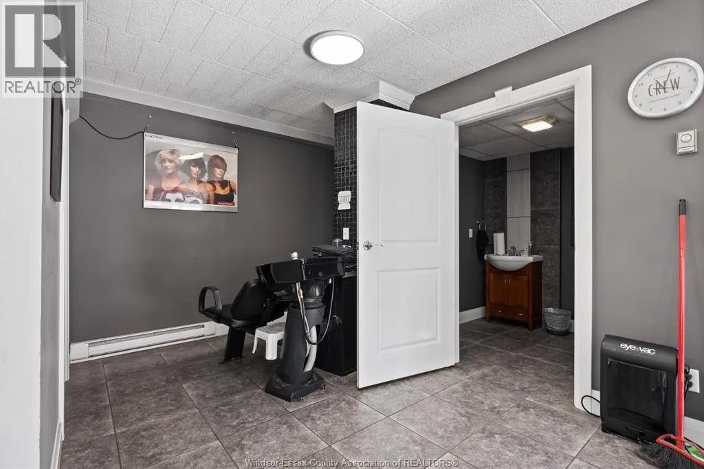 380 TECUMSEH ROAD West