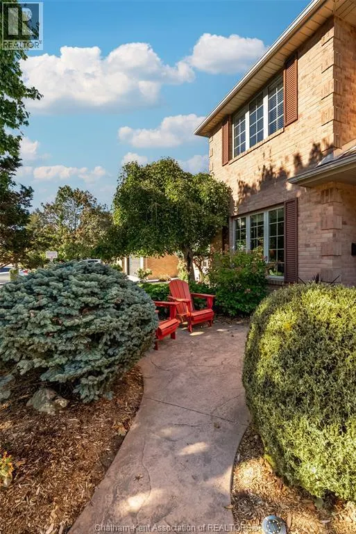 13 Hedge Maple Path