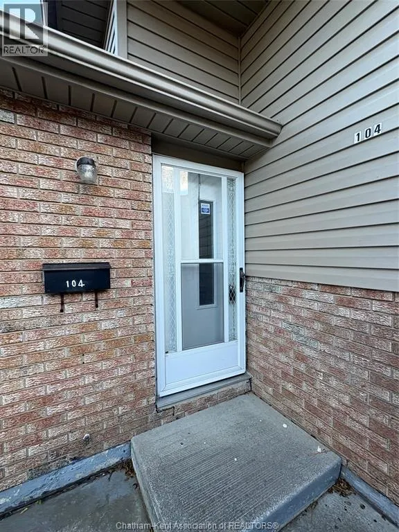 104 Randolf CRESCENT