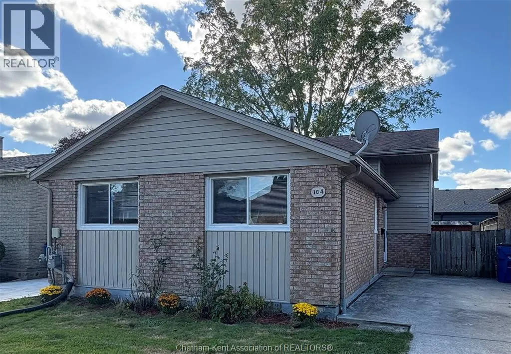 104 Randolf CRESCENT