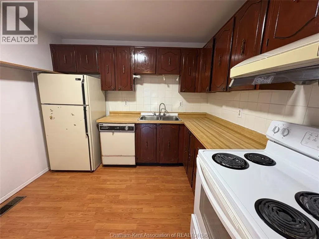 104 Randolf CRESCENT