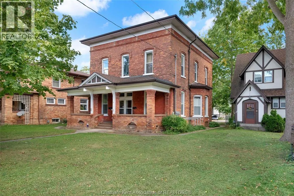 310, 312, 318 Wellington STREET West