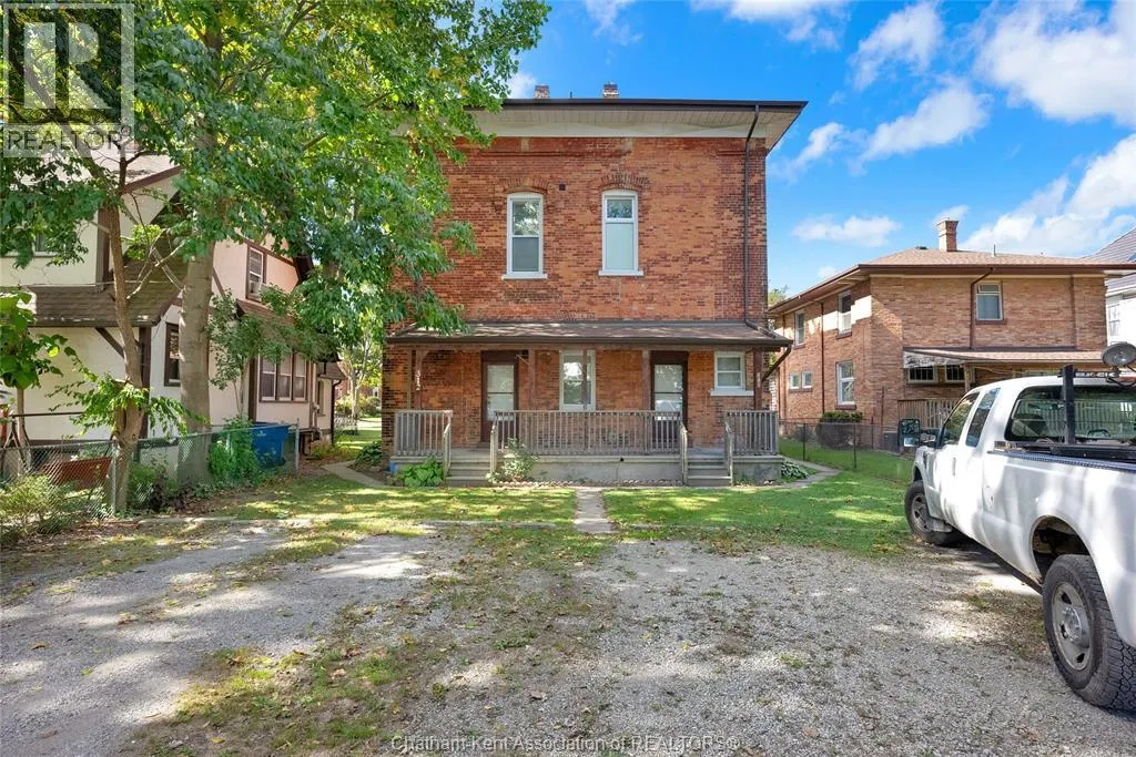 310, 312, 318 Wellington STREET West