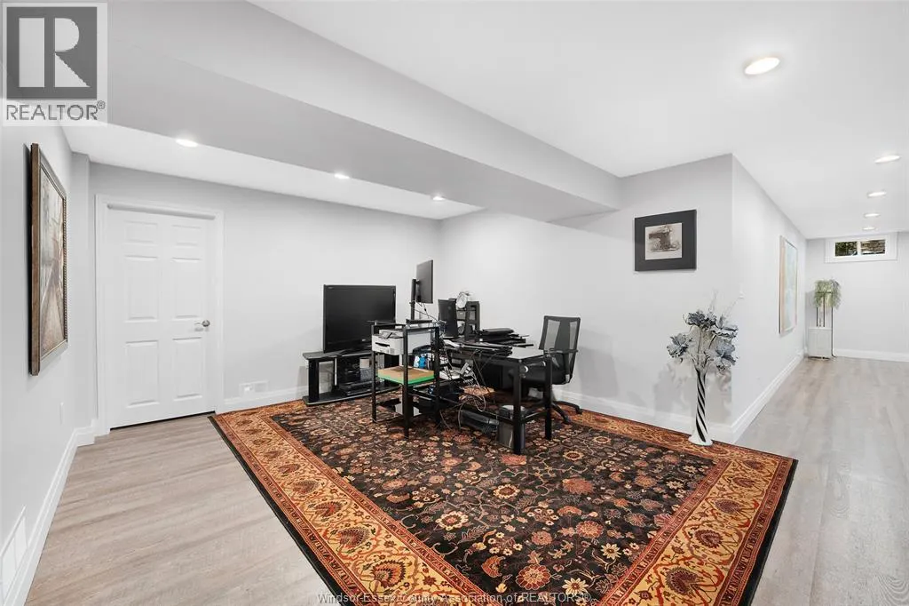 2739 LOMBARDY