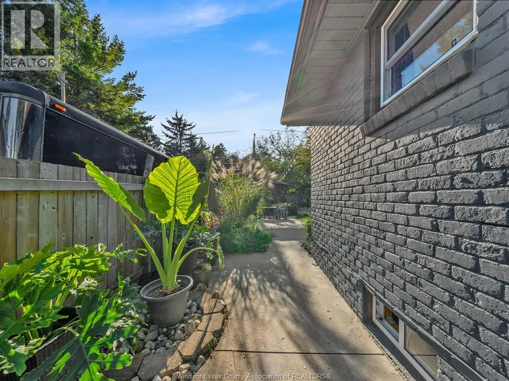 1085 FORD BOULEVARD