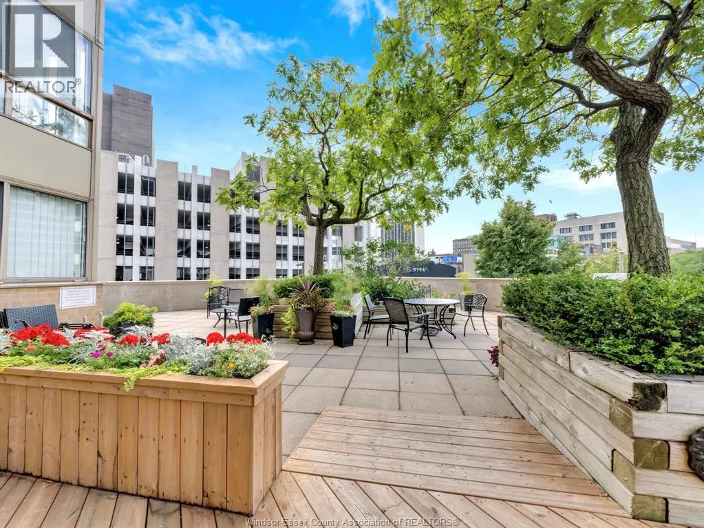75 RIVERSIDE DRIVE East Unit# 1407