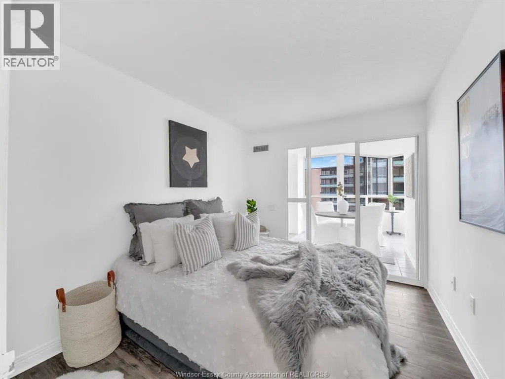 75 RIVERSIDE DRIVE East Unit# 1407