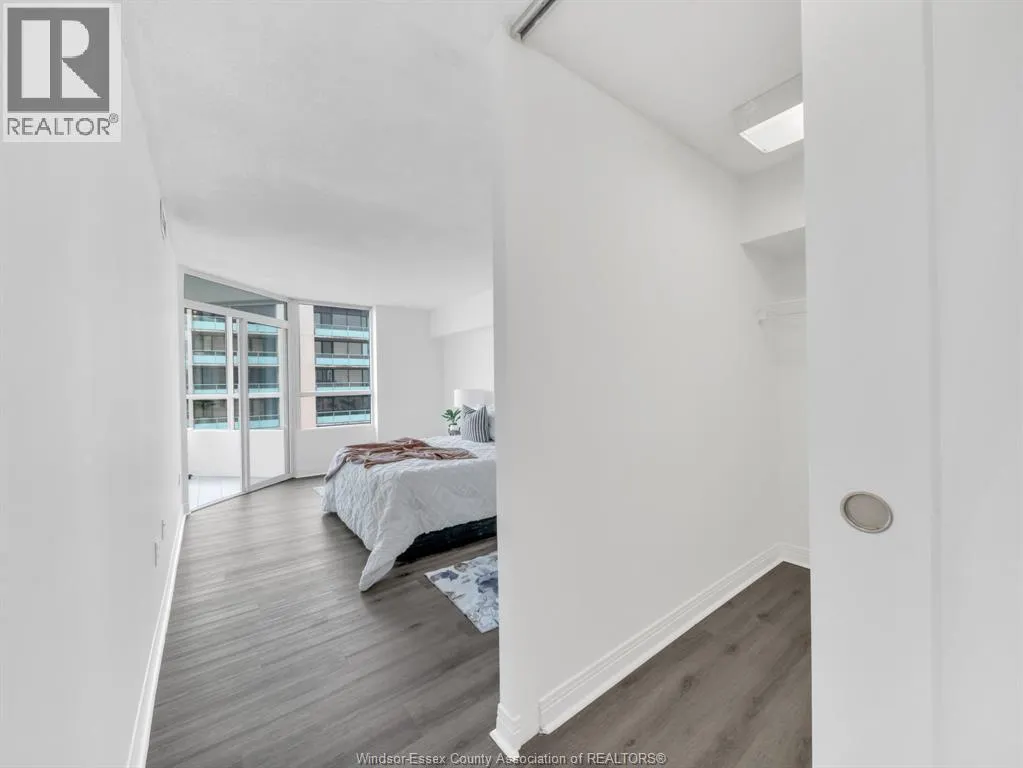 75 RIVERSIDE DRIVE East Unit# 1407