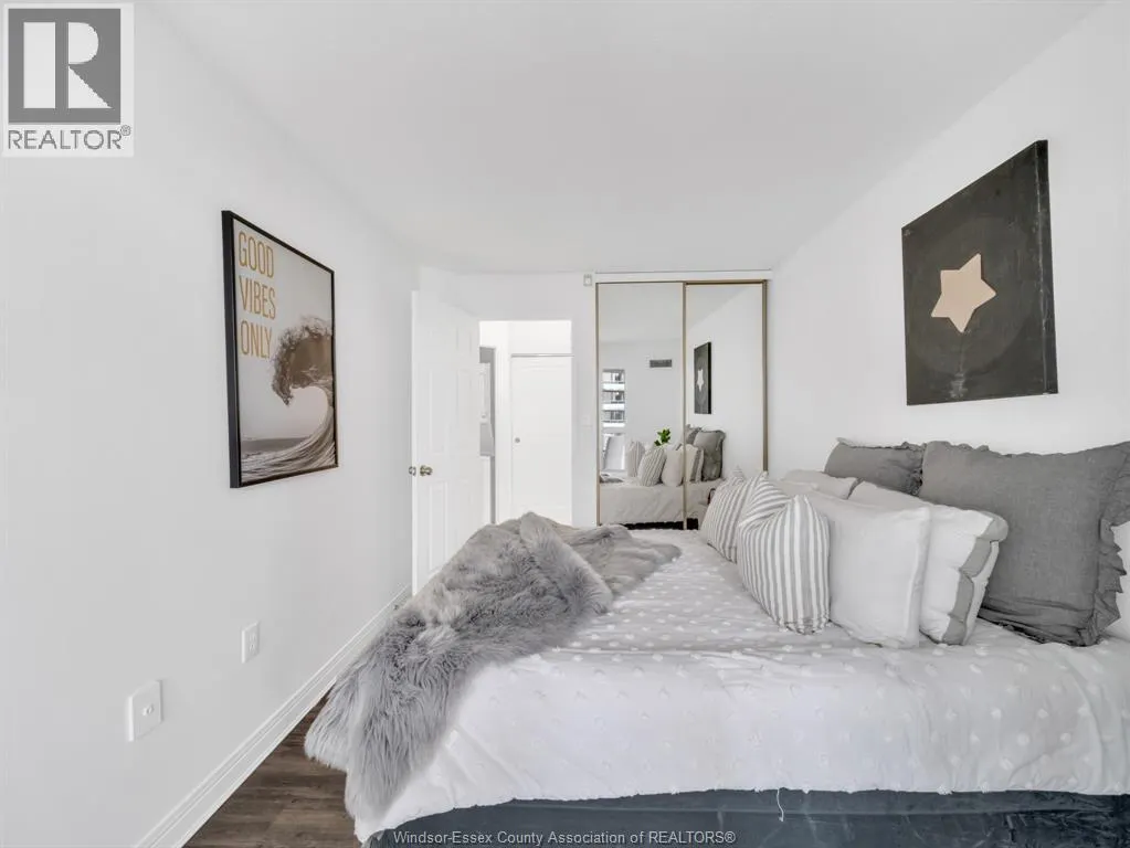 75 RIVERSIDE DRIVE East Unit# 1407
