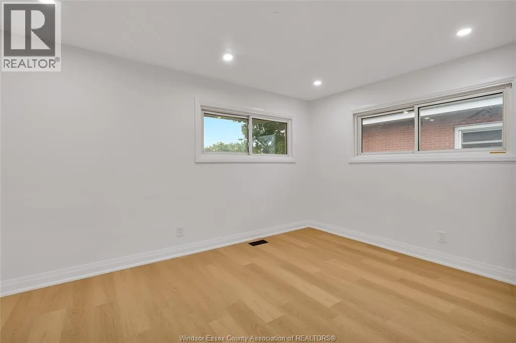 1377 GRANVILLE CRESCENT