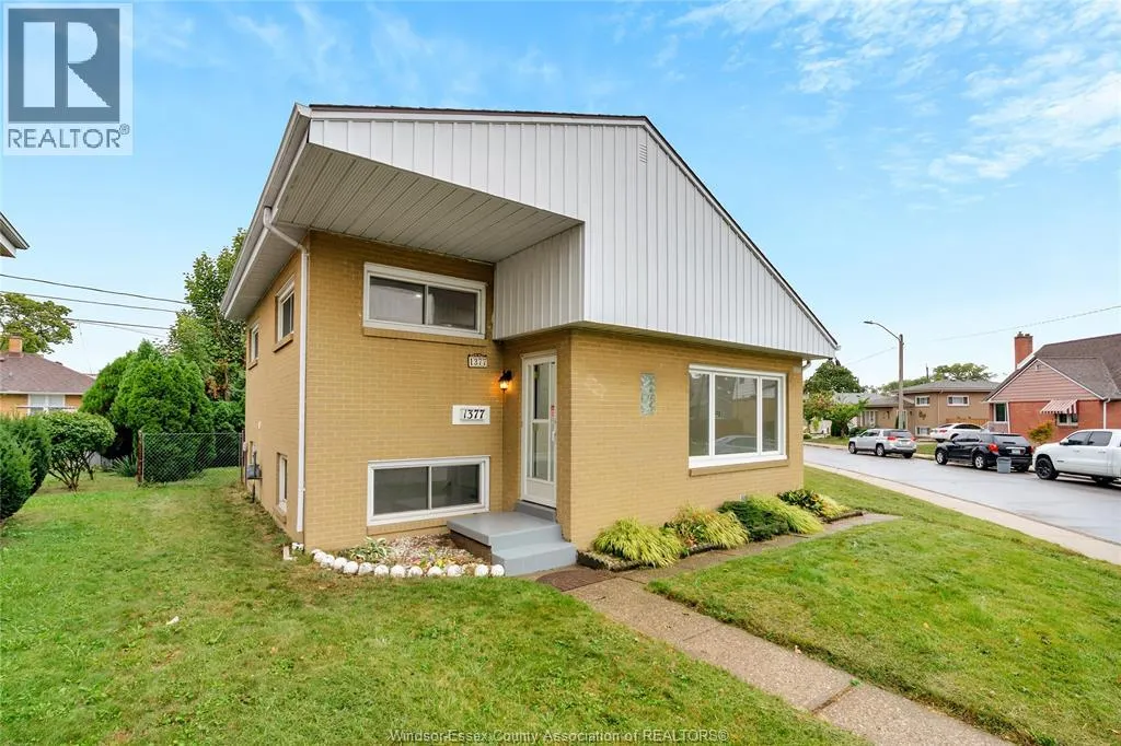 1377 GRANVILLE CRESCENT