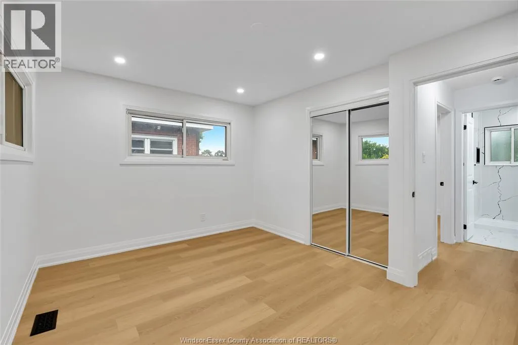 1377 GRANVILLE CRESCENT