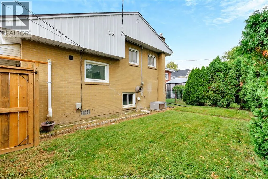 1377 GRANVILLE CRESCENT