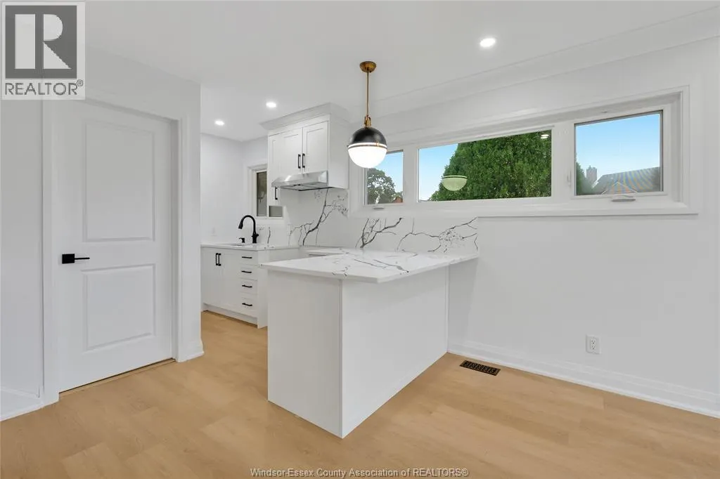 1377 GRANVILLE CRESCENT