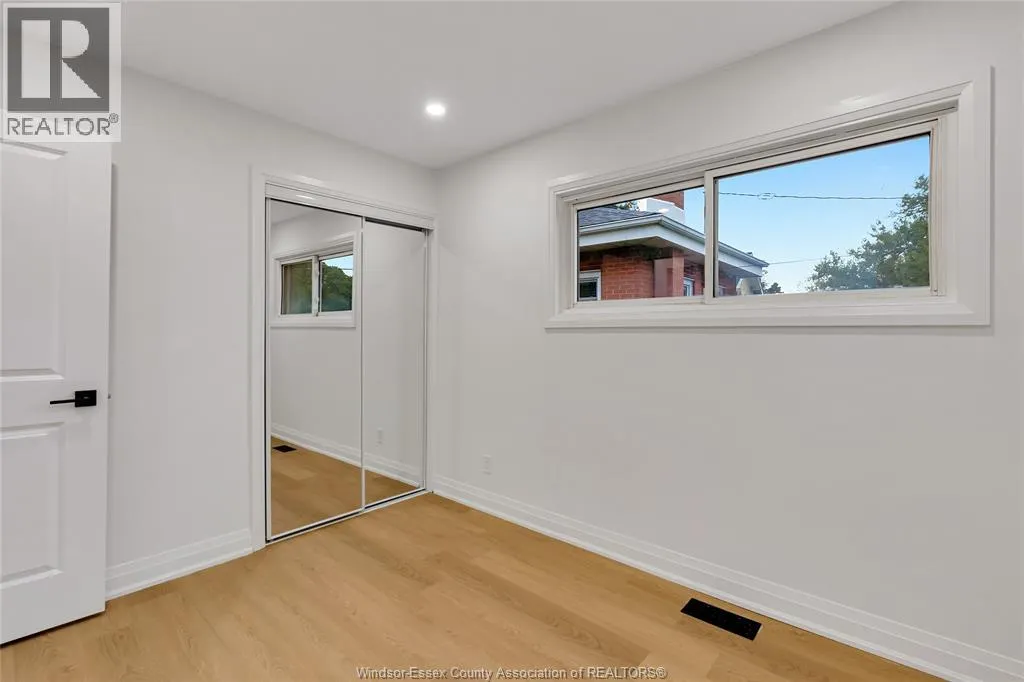 1377 GRANVILLE CRESCENT