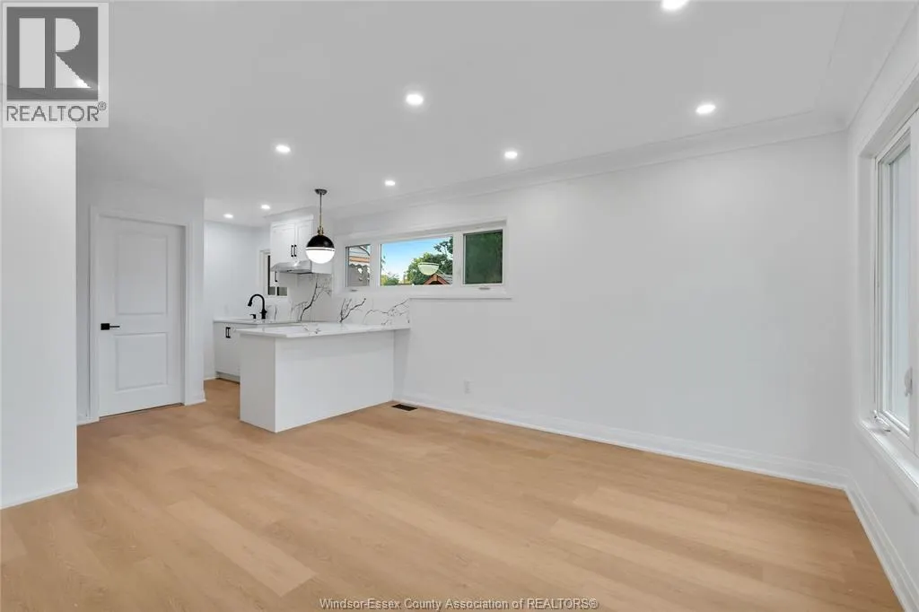 1377 GRANVILLE CRESCENT