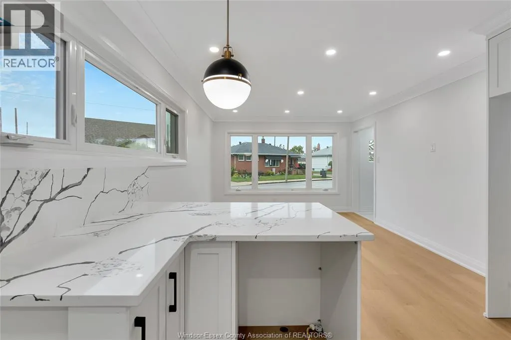 1377 GRANVILLE CRESCENT