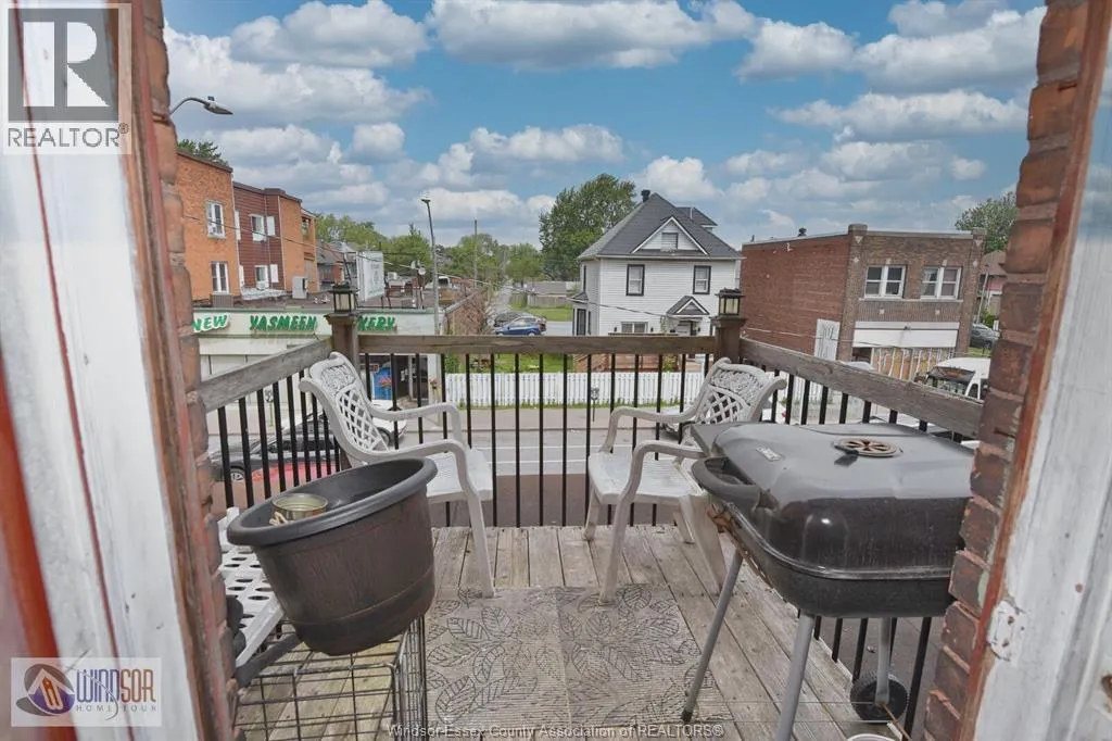 1453-1455 WYANDOTTE STREET East