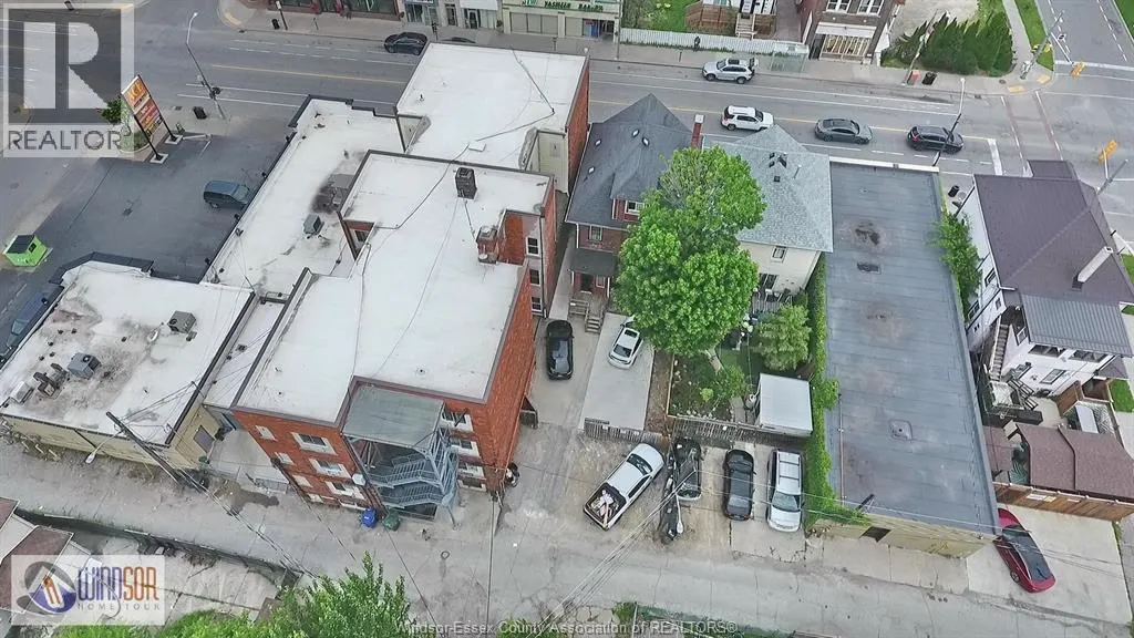 1453-1455 WYANDOTTE STREET East