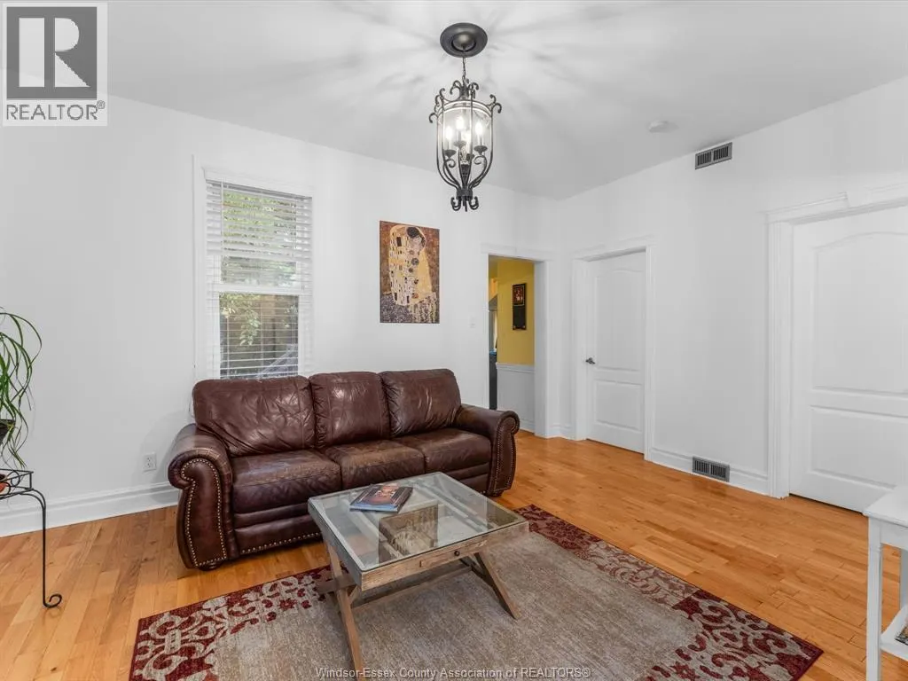 1251 MONMOUTH