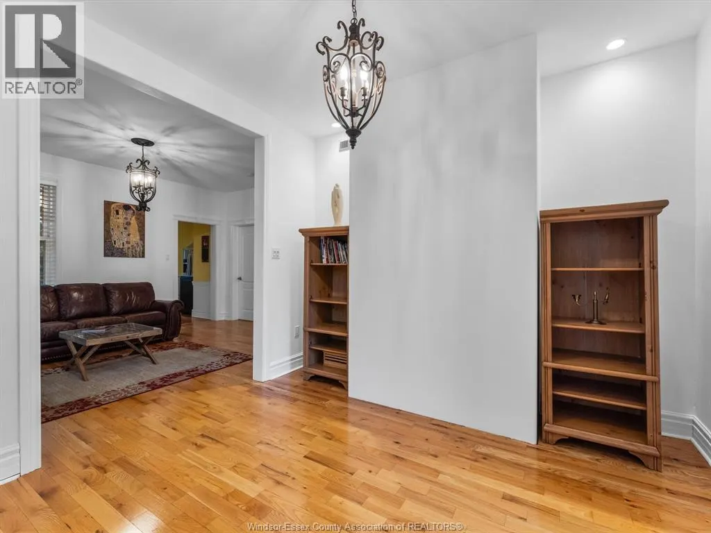 1251 MONMOUTH