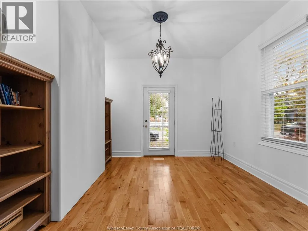 1251 MONMOUTH