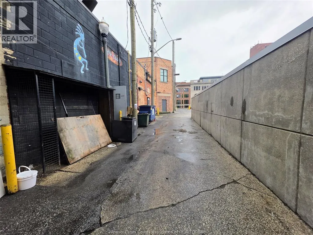104 CHATHAM STREET West