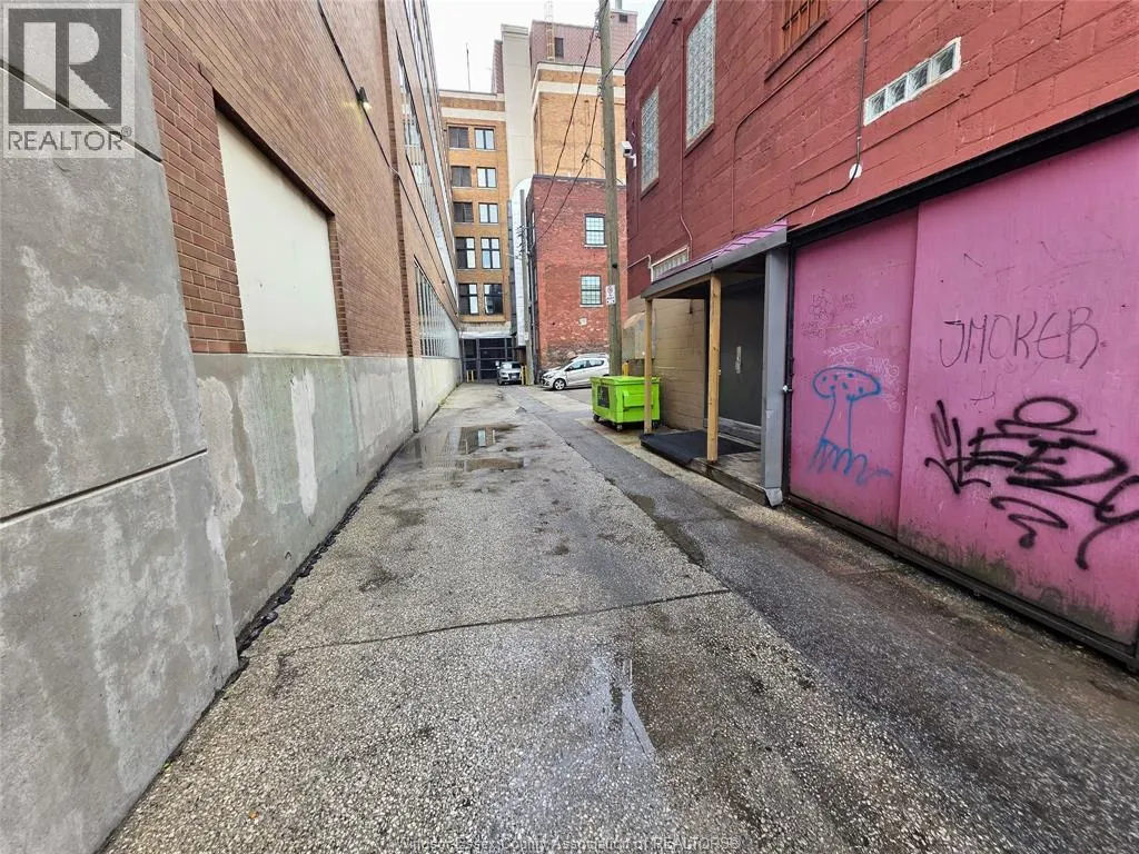 104 CHATHAM STREET West
