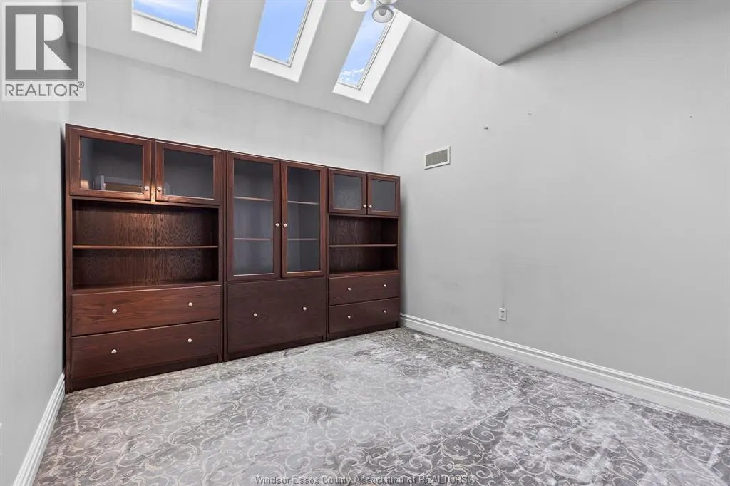 21 LAURENTIA DRIVE