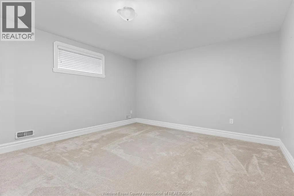 21 LAURENTIA DRIVE