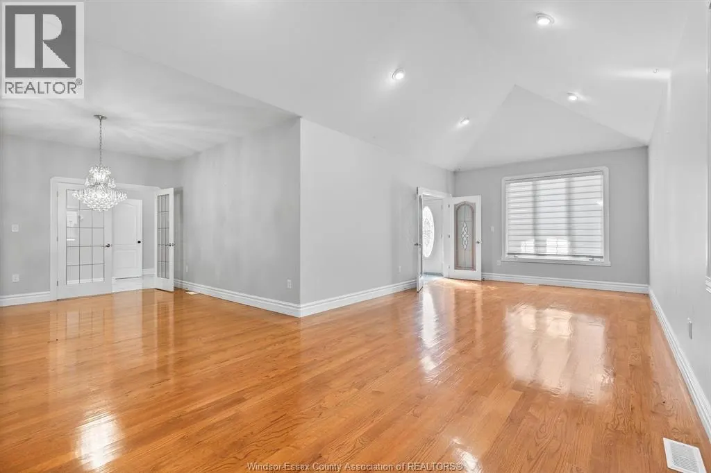 21 LAURENTIA DRIVE