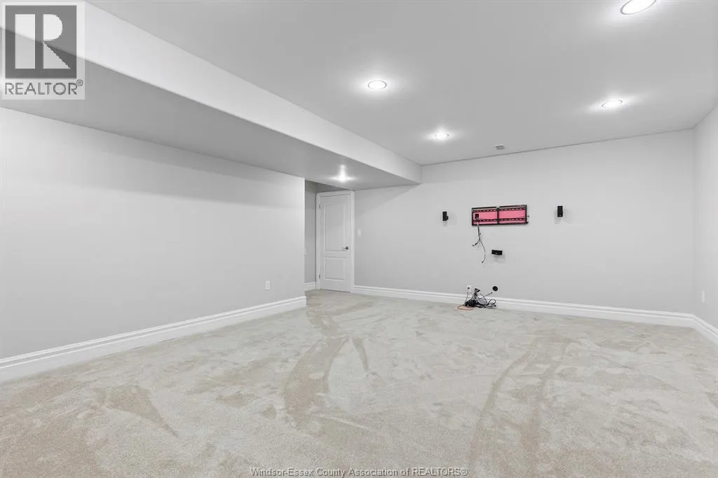 21 LAURENTIA DRIVE