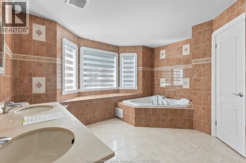 21 LAURENTIA DRIVE
