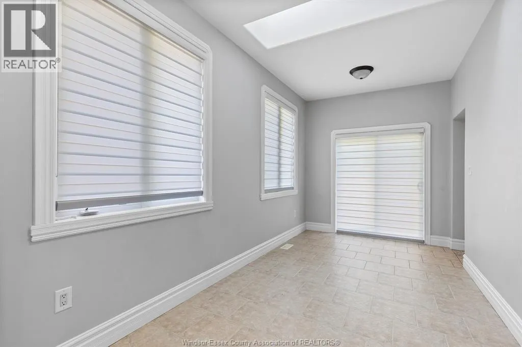 21 LAURENTIA DRIVE