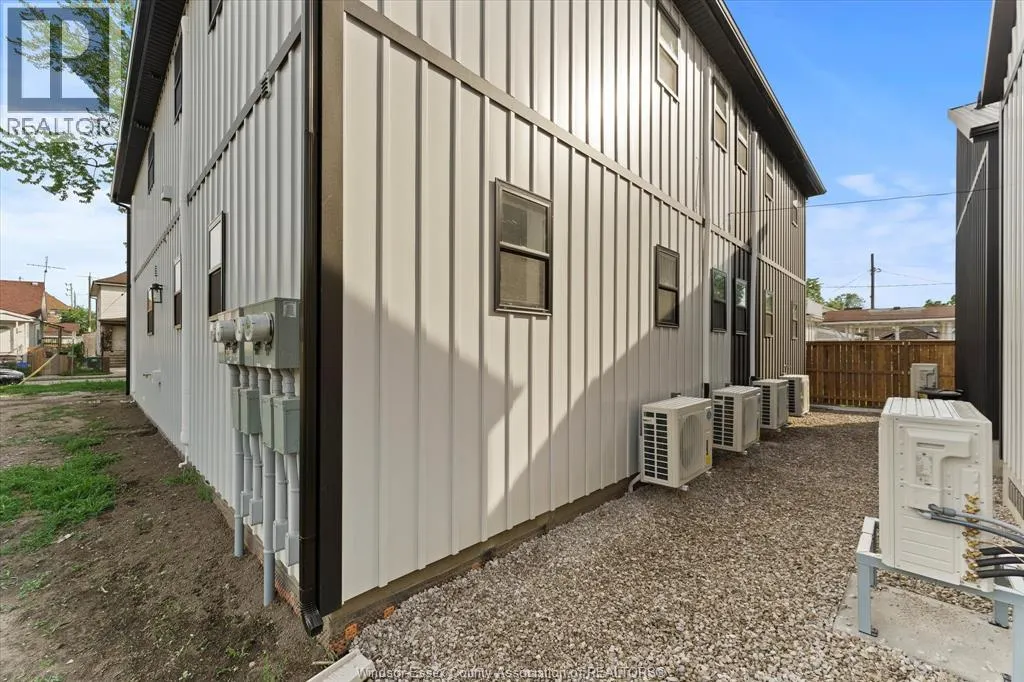 854 University Unit# LOWER