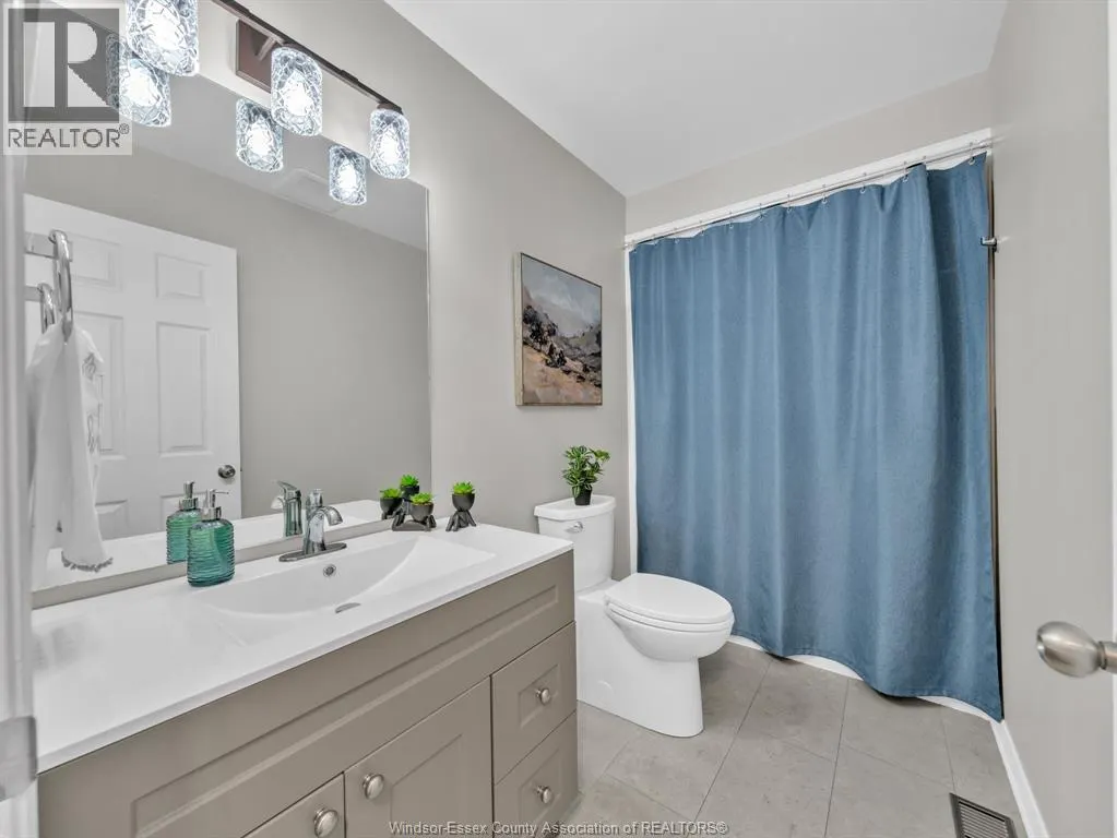 2 Normandy AVENUE
