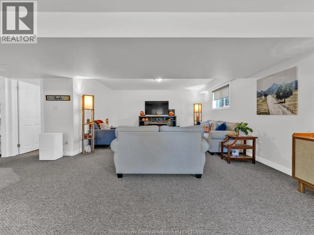 2 Normandy AVENUE