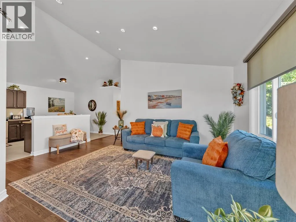 2 Normandy AVENUE