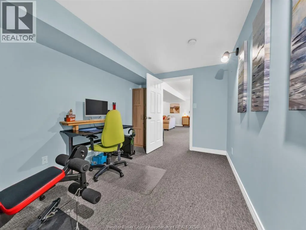 2 Normandy AVENUE