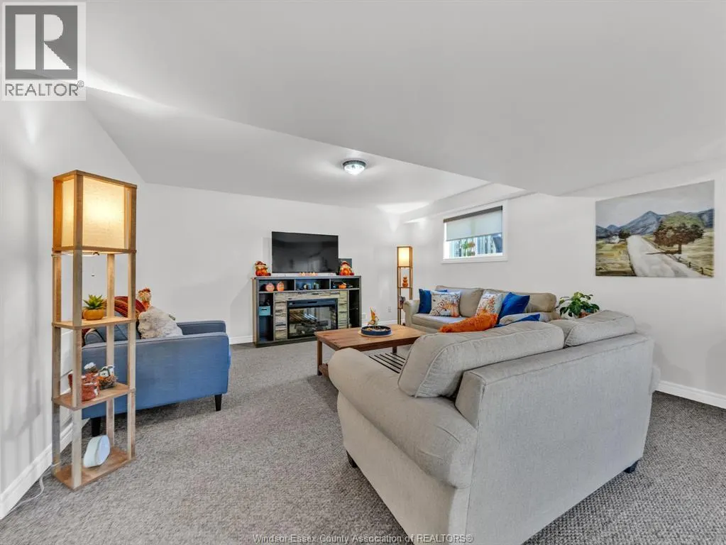 2 Normandy AVENUE