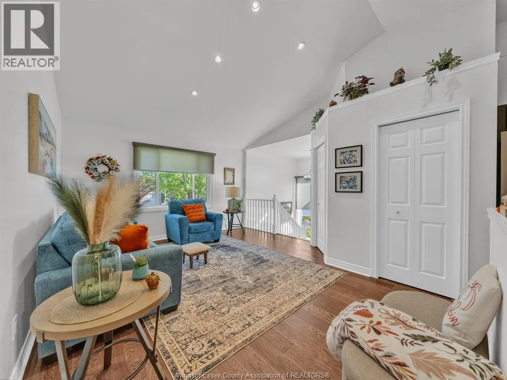 2 Normandy AVENUE