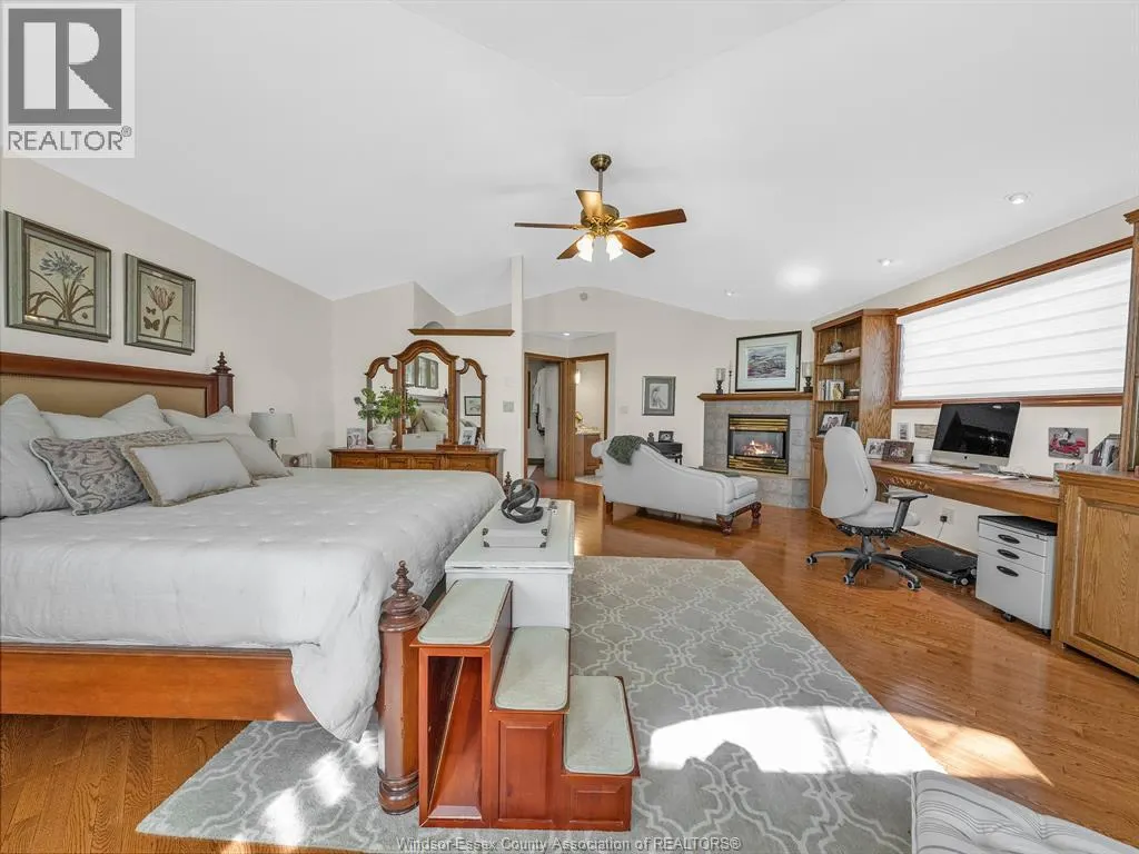 512 Cambridge COURT