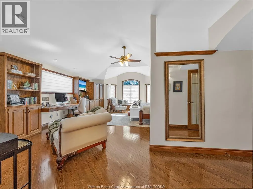 512 Cambridge COURT