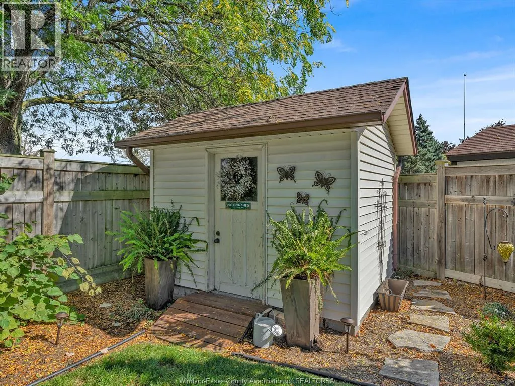 512 Cambridge COURT